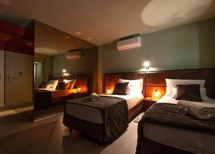 X Boutique Marinac Studio Apartments & Rooms