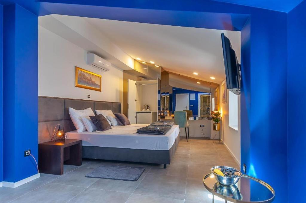 X Boutique Marinac Studio & Apartment *