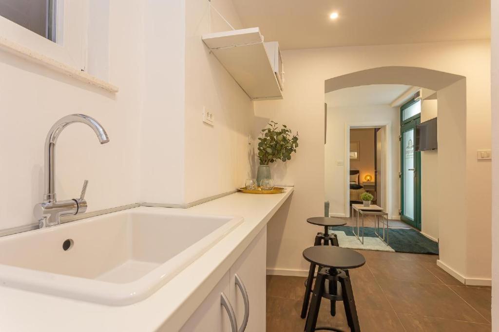 X Boutique Marinac Studio & Apartment *