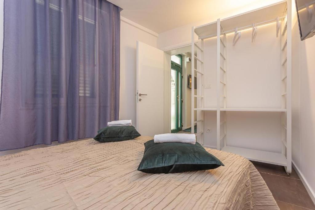 X Boutique Marinac Studio & Apartment