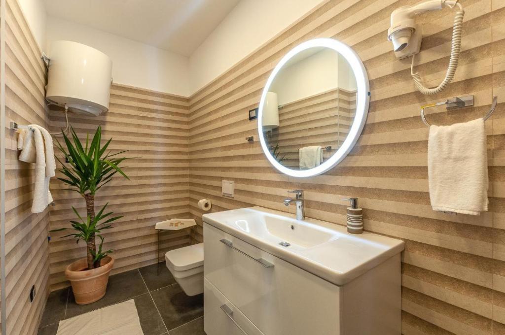 X Boutique Marinac Studio & Apartment *