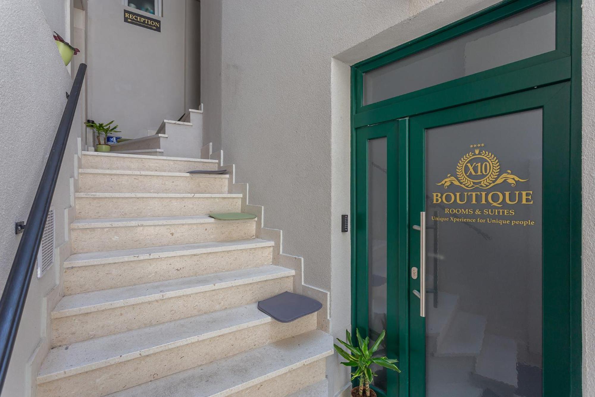 X Boutique Marinac Studio & *